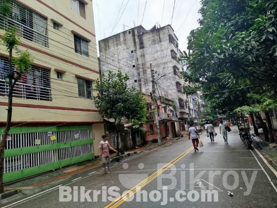 650 Sft Flat (দোতালা, Mirpur -6 Prime Location.
